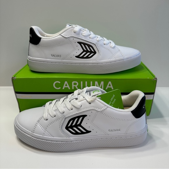 Cariuma Shoes - NEW Cariuma SALVAS White Leather Black Logo Sneaker